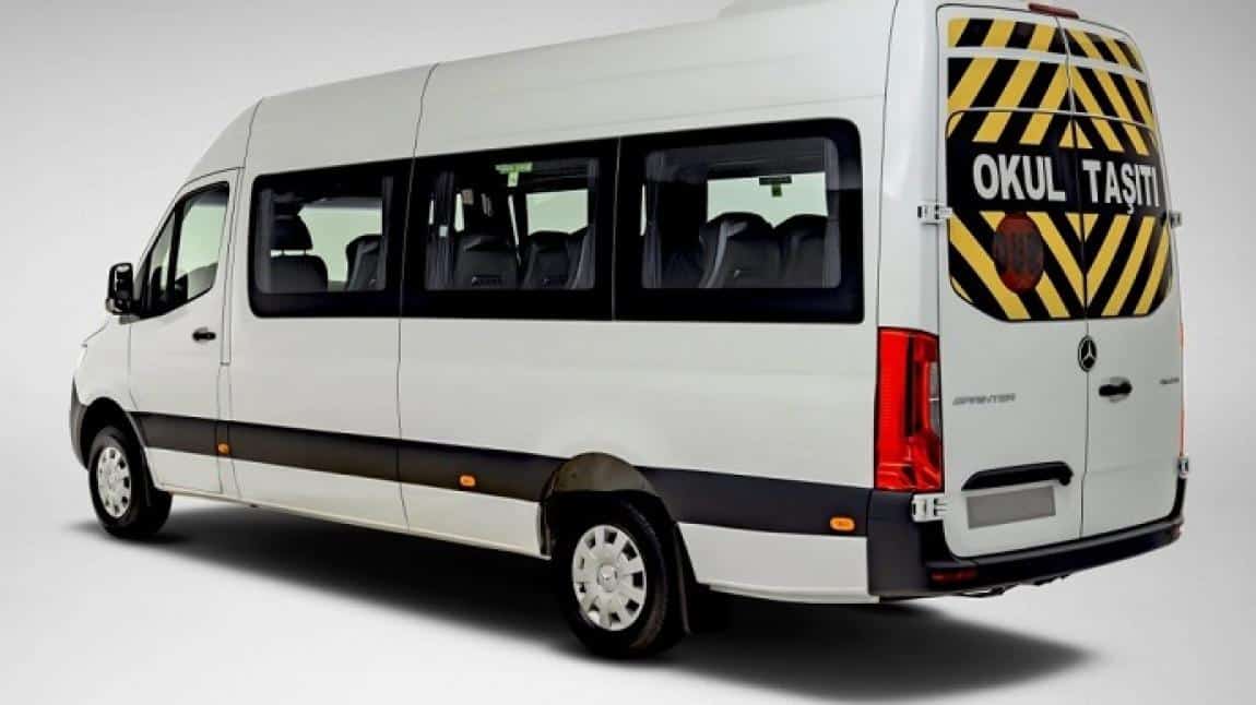 Okul Taşıtı tabelalı beyaz Mercedes Sprinter Kasımlar Turizm okul servisi minibüsü
